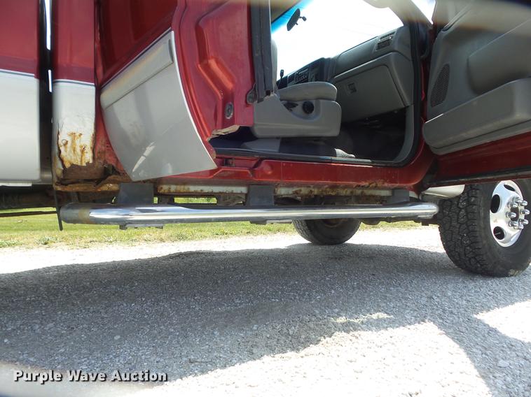 image for item DD7240 2003 Ford F350 Super Duty XLT SuperCab pickup truck