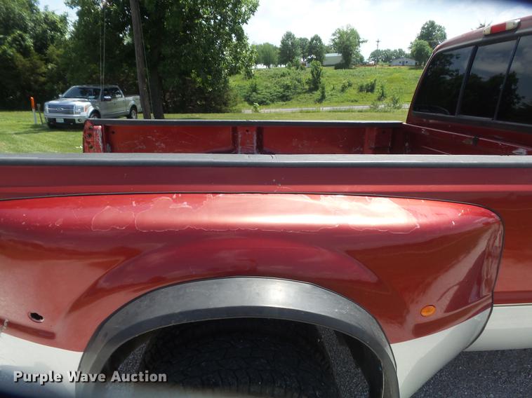 image for item DD7240 2003 Ford F350 Super Duty XLT SuperCab pickup truck