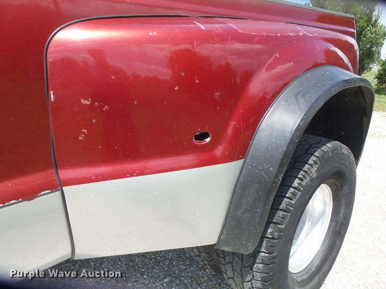 image for item DD7240 2003 Ford F350 Super Duty XLT SuperCab pickup truck