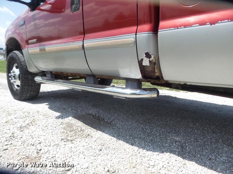image for item DD7240 2003 Ford F350 Super Duty XLT SuperCab pickup truck