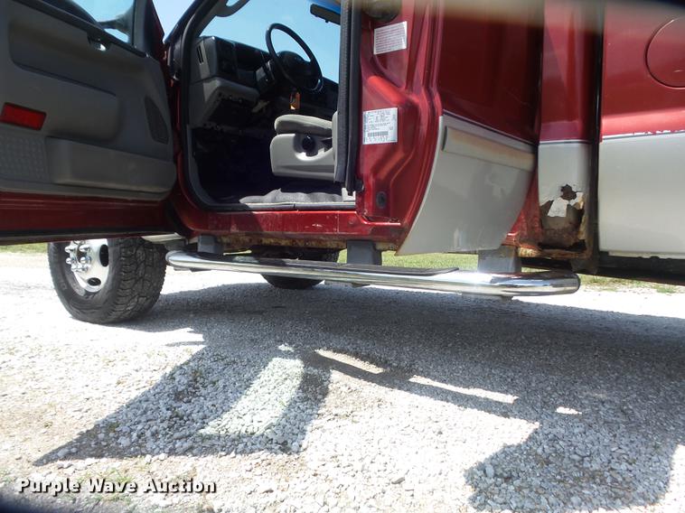 image for item DD7240 2003 Ford F350 Super Duty XLT SuperCab pickup truck