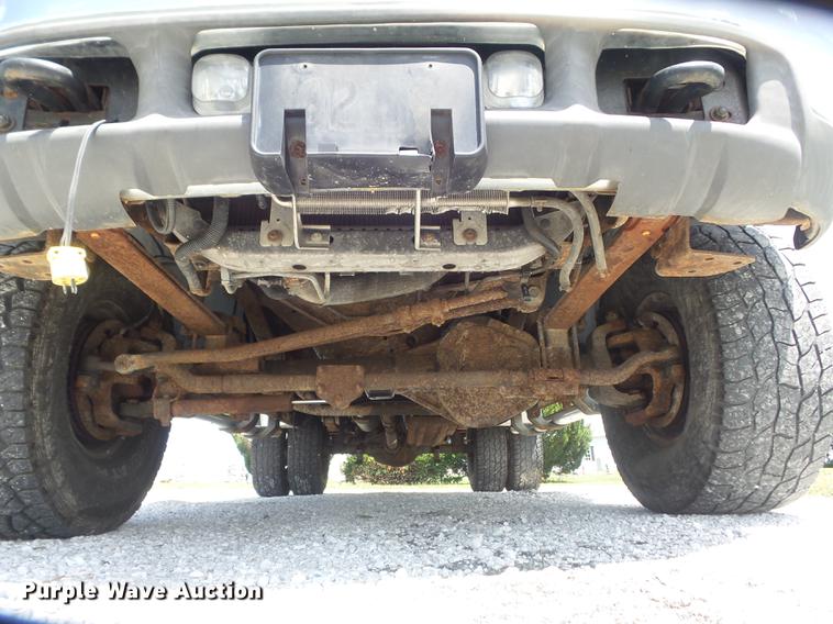 image for item DD7240 2003 Ford F350 Super Duty XLT SuperCab pickup truck