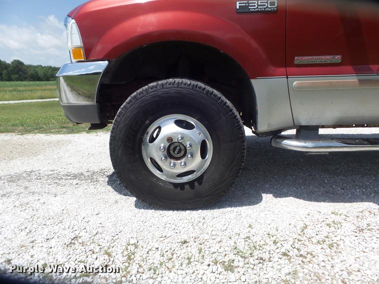 image for item DD7240 2003 Ford F350 Super Duty XLT SuperCab pickup truck