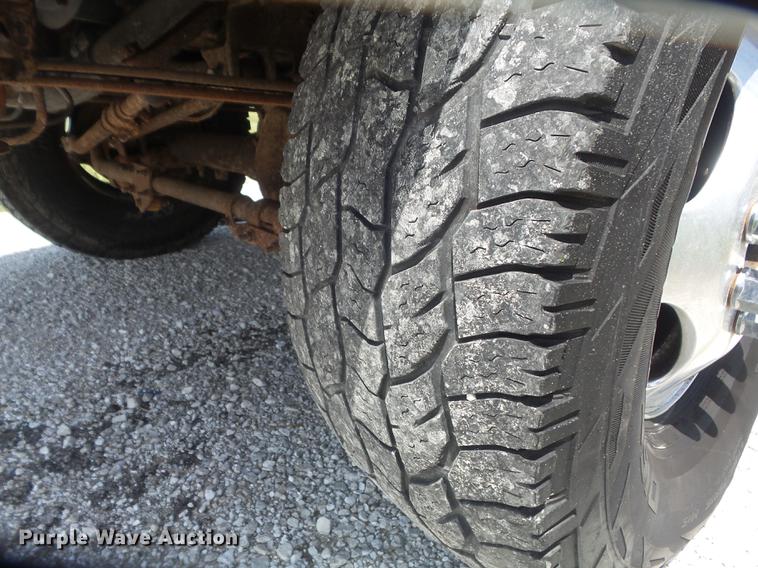 image for item DD7240 2003 Ford F350 Super Duty XLT SuperCab pickup truck