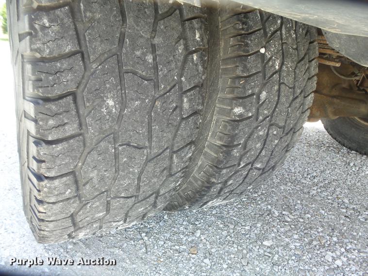 image for item DD7240 2003 Ford F350 Super Duty XLT SuperCab pickup truck