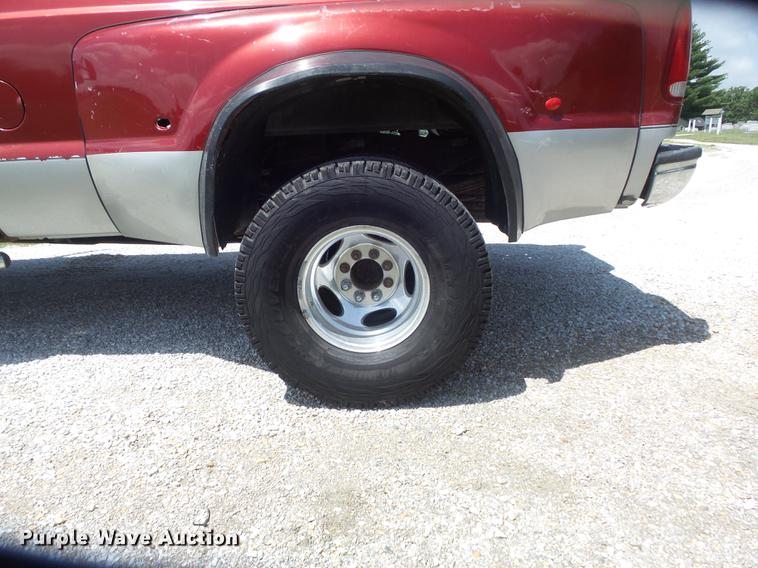 image for item DD7240 2003 Ford F350 Super Duty XLT SuperCab pickup truck