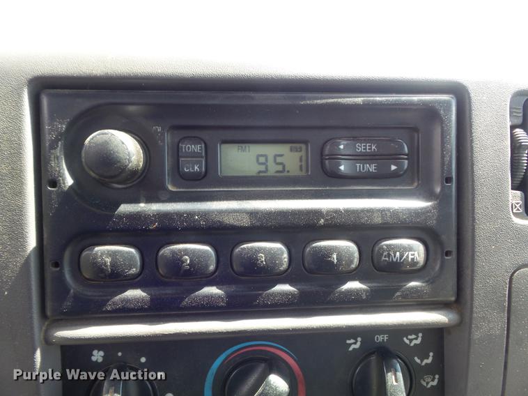 image for item DD7242 2000 Ford F550 service truck