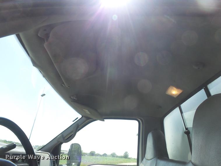 image for item DD7242 2000 Ford F550 service truck