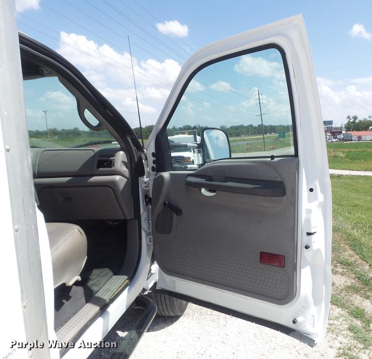 image for item DD7242 2000 Ford F550 service truck