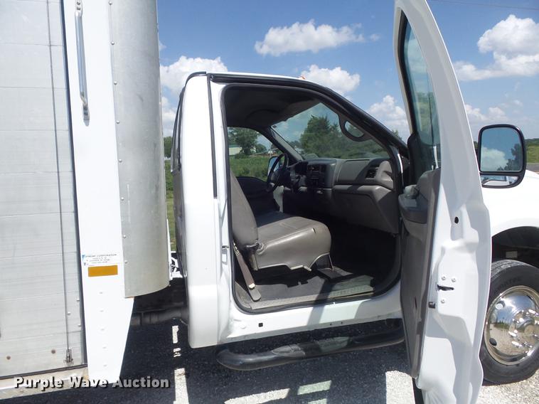 image for item DD7242 2000 Ford F550 service truck