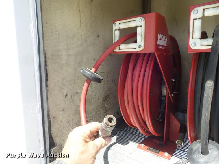 image for item DD7242 2000 Ford F550 service truck