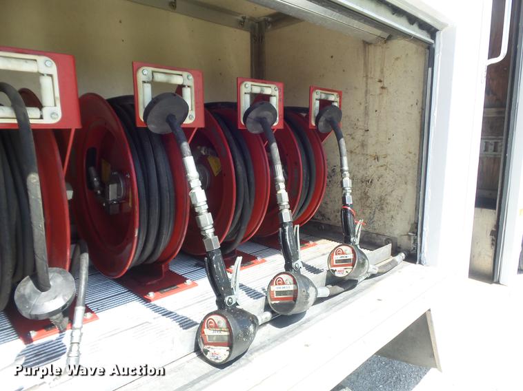 image for item DD7242 2000 Ford F550 service truck