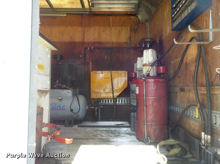 image for item DD7242 2000 Ford F550 service truck