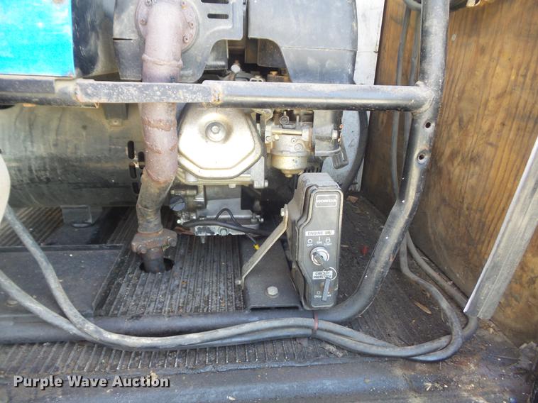 image for item DD7242 2000 Ford F550 service truck