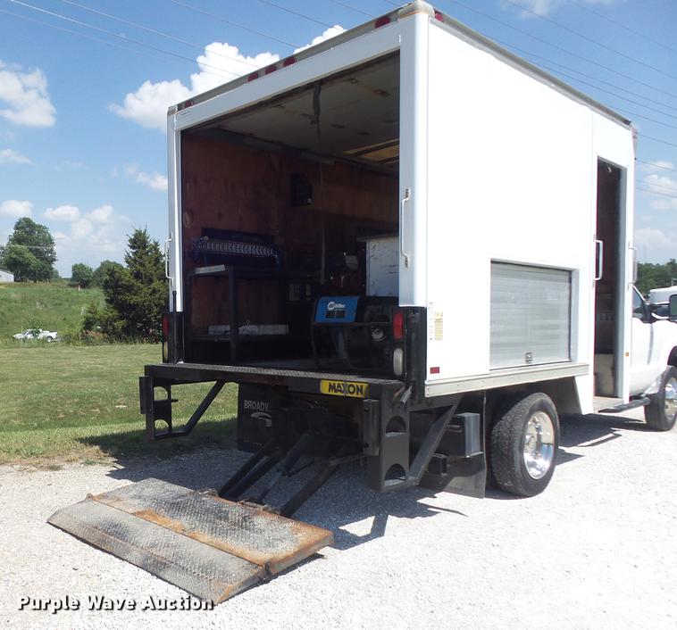 image for item DD7242 2000 Ford F550 service truck