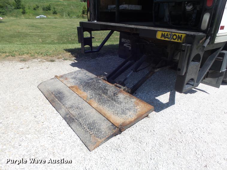 image for item DD7242 2000 Ford F550 service truck