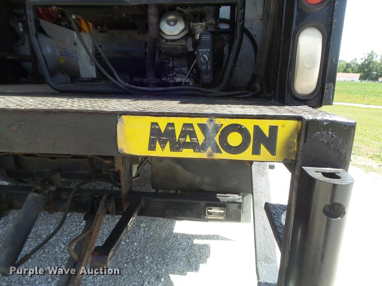 image for item DD7242 2000 Ford F550 service truck