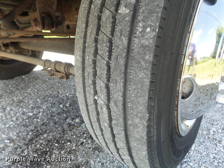 image for item DD7242 2000 Ford F550 service truck