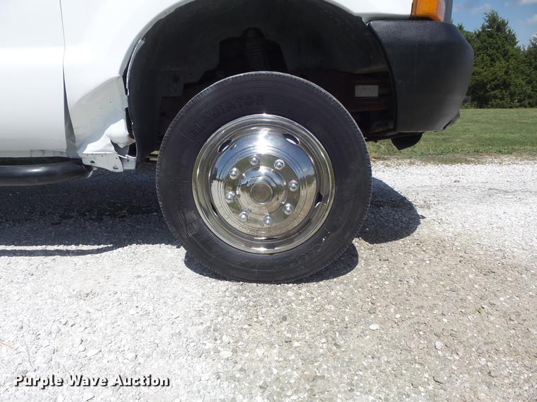 image for item DD7242 2000 Ford F550 service truck