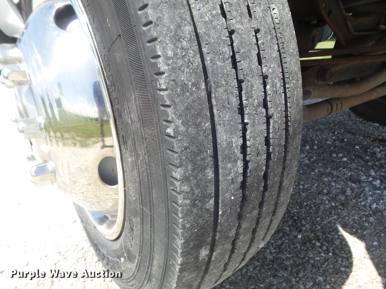 image for item DD7242 2000 Ford F550 service truck