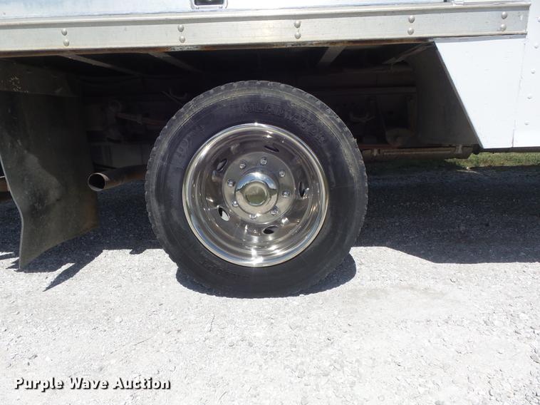 image for item DD7242 2000 Ford F550 service truck