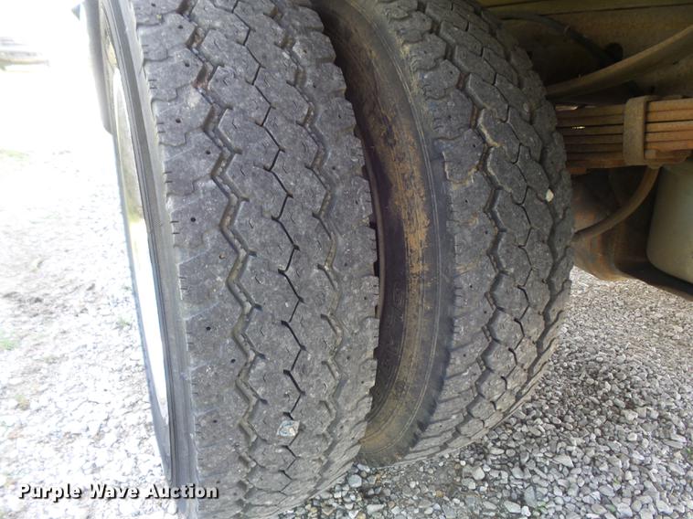 image for item DD7242 2000 Ford F550 service truck