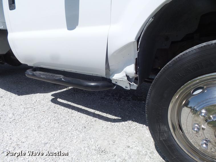 image for item DD7242 2000 Ford F550 service truck