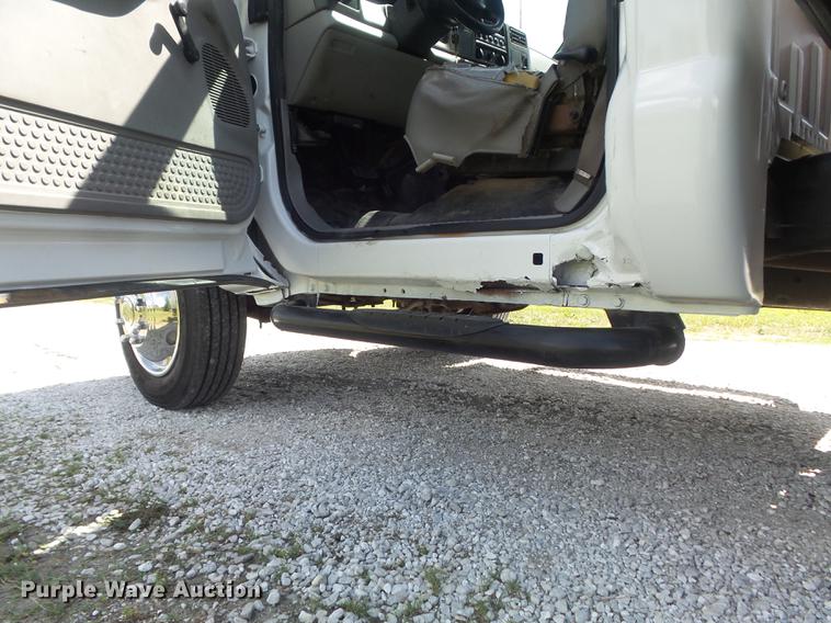 image for item DD7242 2000 Ford F550 service truck