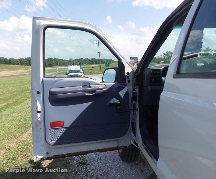 image for item DD7243 1999 Ford F350 Super Duty XL Crew Cab pickup truck