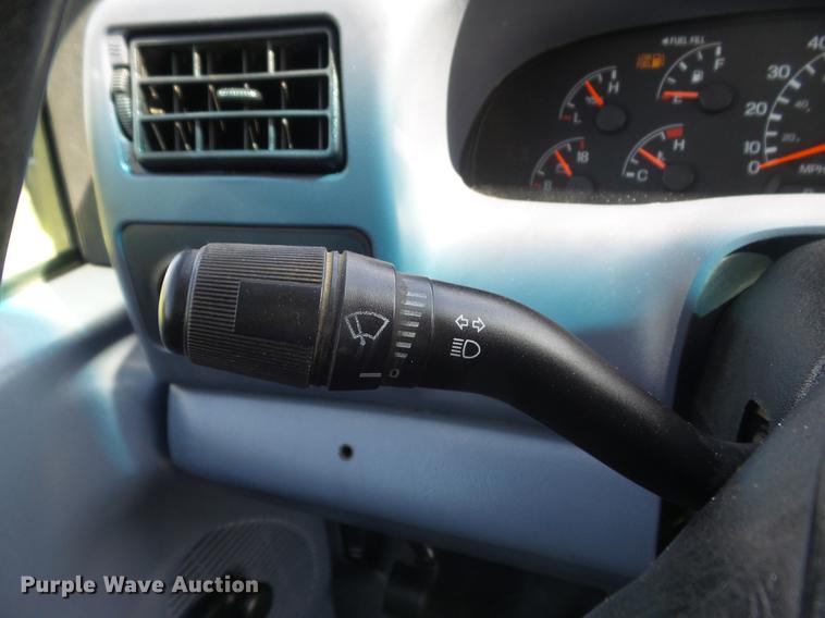 image for item DD7243 1999 Ford F350 Super Duty XL Crew Cab pickup truck