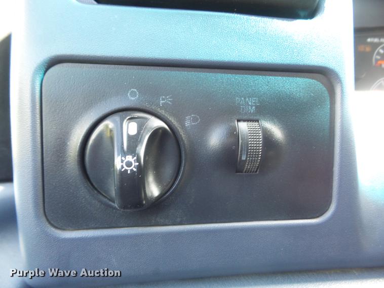 image for item DD7243 1999 Ford F350 Super Duty XL Crew Cab pickup truck