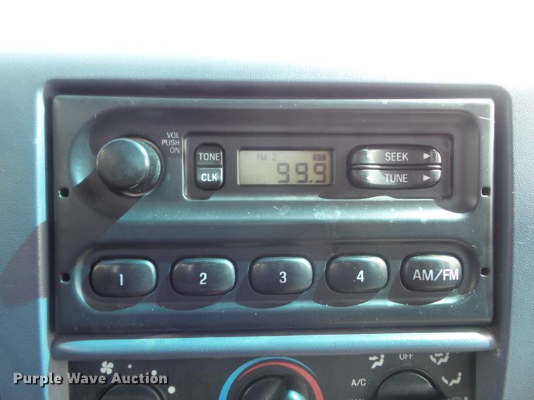 image for item DD7243 1999 Ford F350 Super Duty XL Crew Cab pickup truck