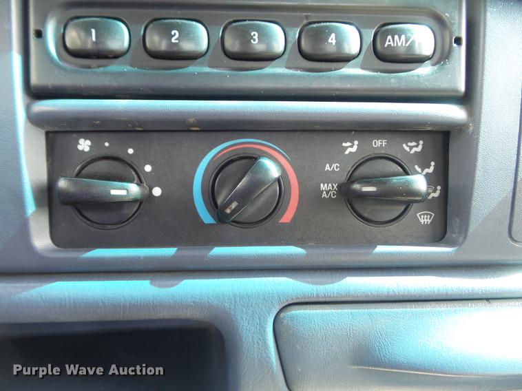 image for item DD7243 1999 Ford F350 Super Duty XL Crew Cab pickup truck