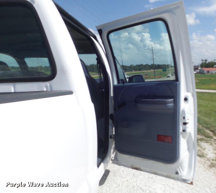 image for item DD7243 1999 Ford F350 Super Duty XL Crew Cab pickup truck