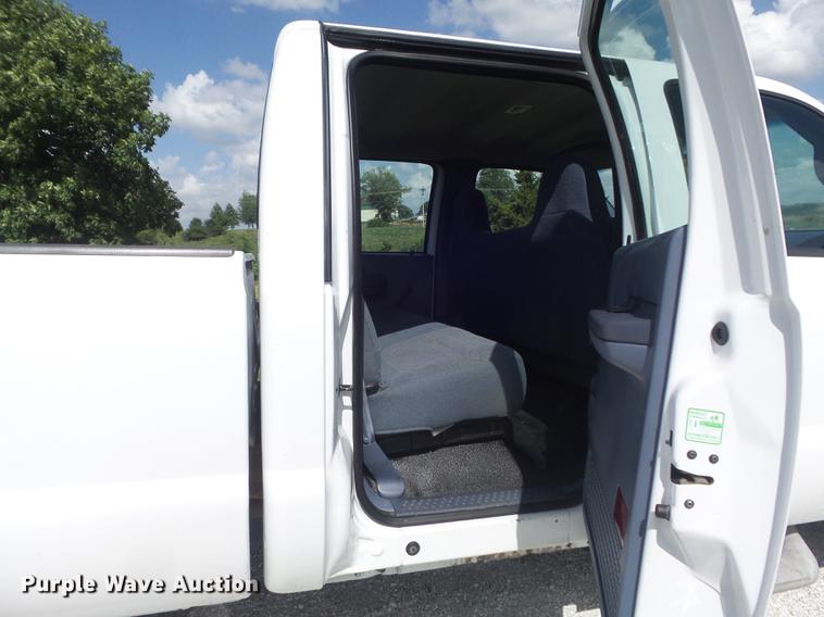 image for item DD7243 1999 Ford F350 Super Duty XL Crew Cab pickup truck