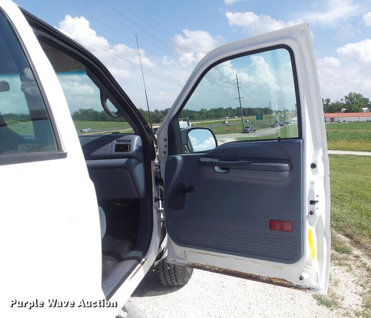 image for item DD7243 1999 Ford F350 Super Duty XL Crew Cab pickup truck