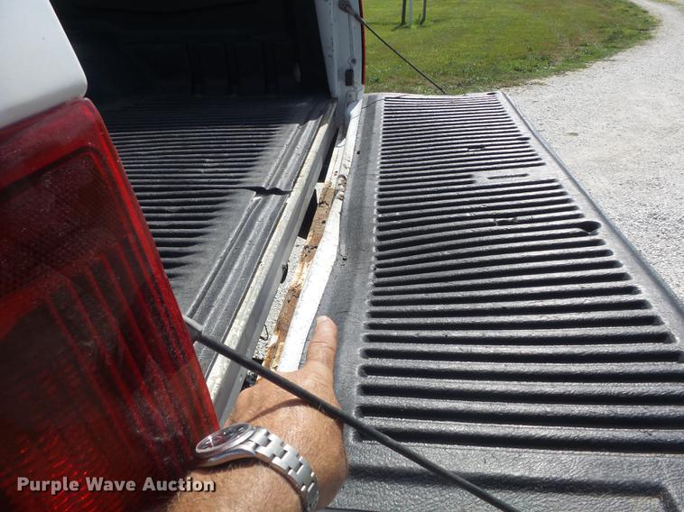 image for item DD7243 1999 Ford F350 Super Duty XL Crew Cab pickup truck