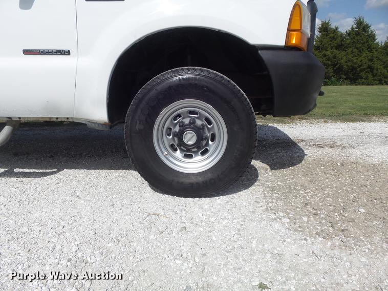 image for item DD7243 1999 Ford F350 Super Duty XL Crew Cab pickup truck