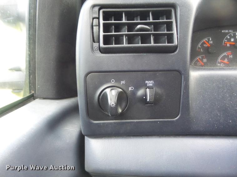 image for item DD7245 2000 Ford F450 Super Duty XL utility bed pickup truck