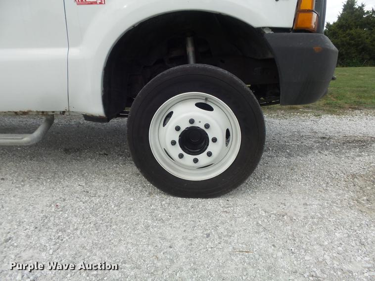 image for item DD7245 2000 Ford F450 Super Duty XL utility bed pickup truck