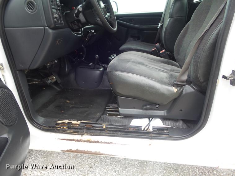 image for item DD7247 2002 Chevrolet Silverado 2500HD pickup truck