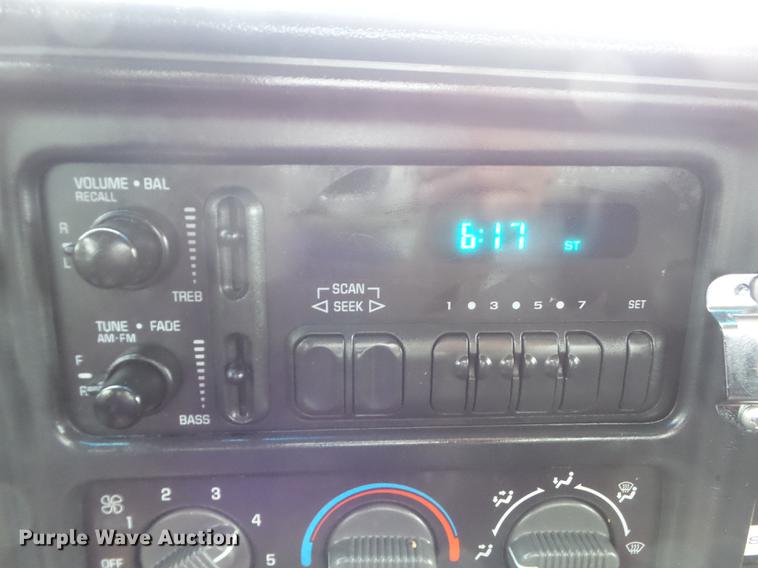 image for item DD7247 2002 Chevrolet Silverado 2500HD pickup truck