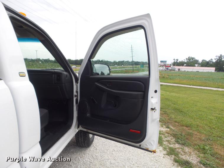 image for item DD7247 2002 Chevrolet Silverado 2500HD pickup truck