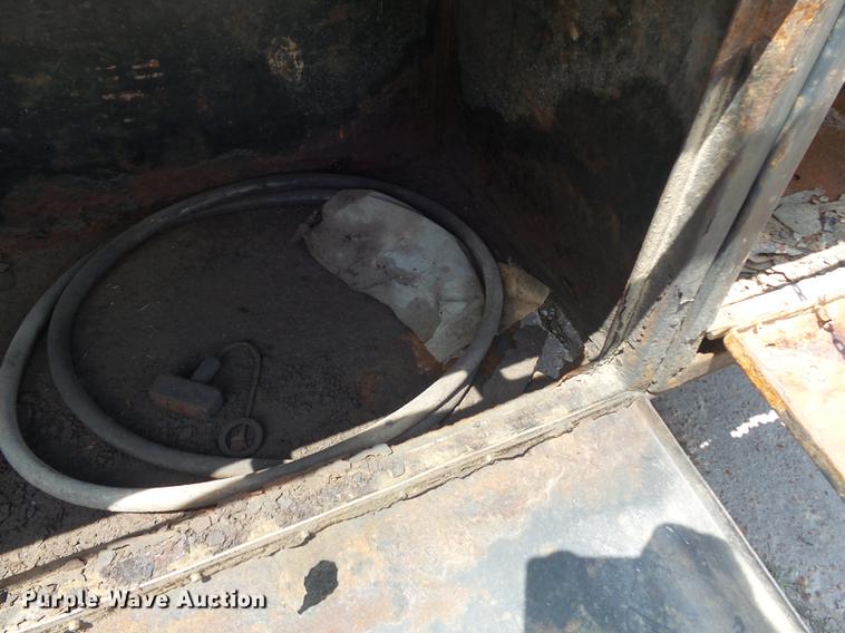 image for item DD7249 2008 GMC C5500 flatbed truck