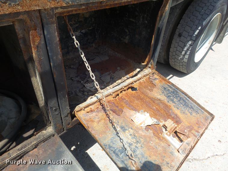 image for item DD7249 2008 GMC C5500 flatbed truck