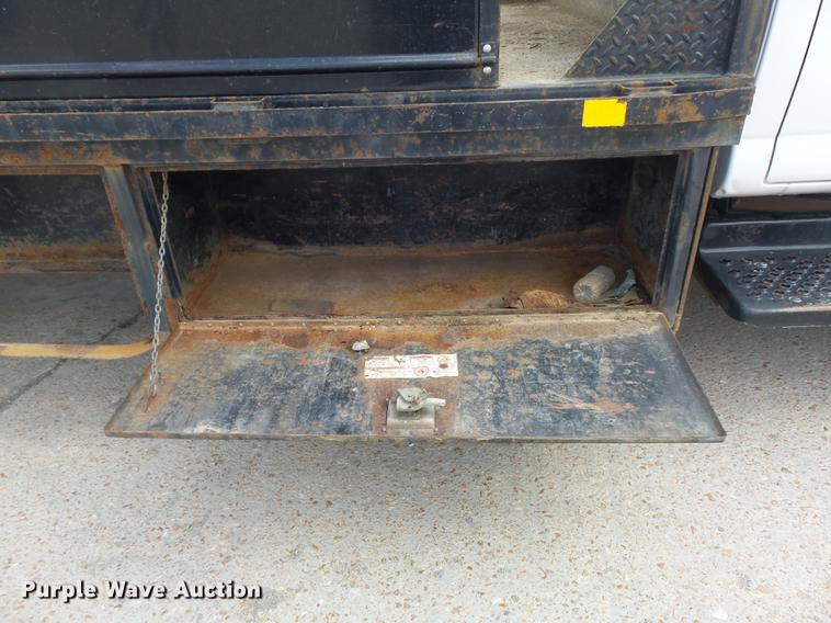 image for item DD7249 2008 GMC C5500 flatbed truck