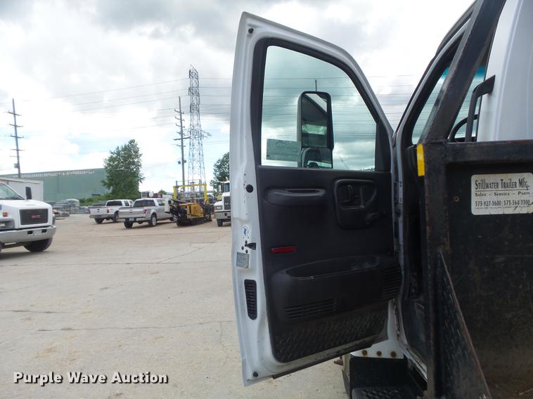 image for item DD7249 2008 GMC C5500 flatbed truck