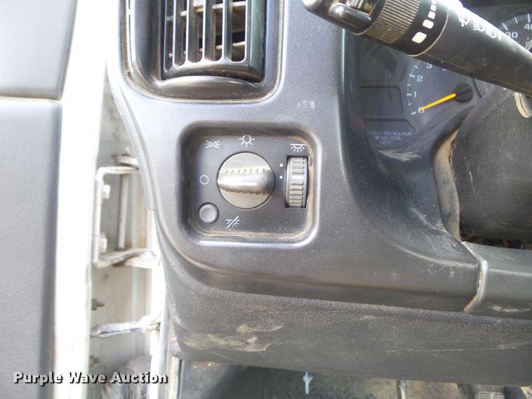 image for item DD7249 2008 GMC C5500 flatbed truck