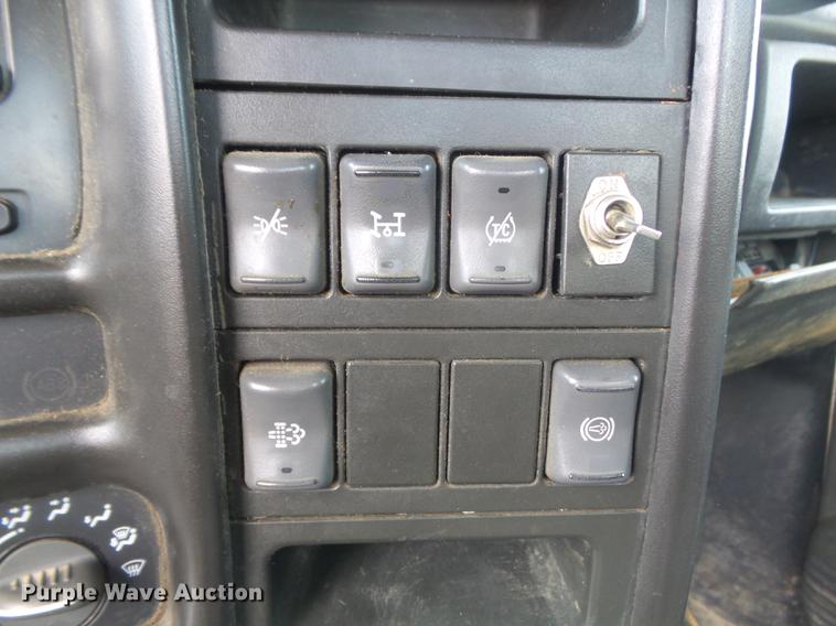 image for item DD7249 2008 GMC C5500 flatbed truck