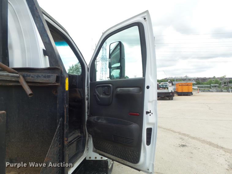 image for item DD7249 2008 GMC C5500 flatbed truck